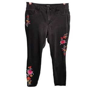 d. jeans Black Embroidered Floral High Rise Ankle Skinny Jeans - Size 12‎